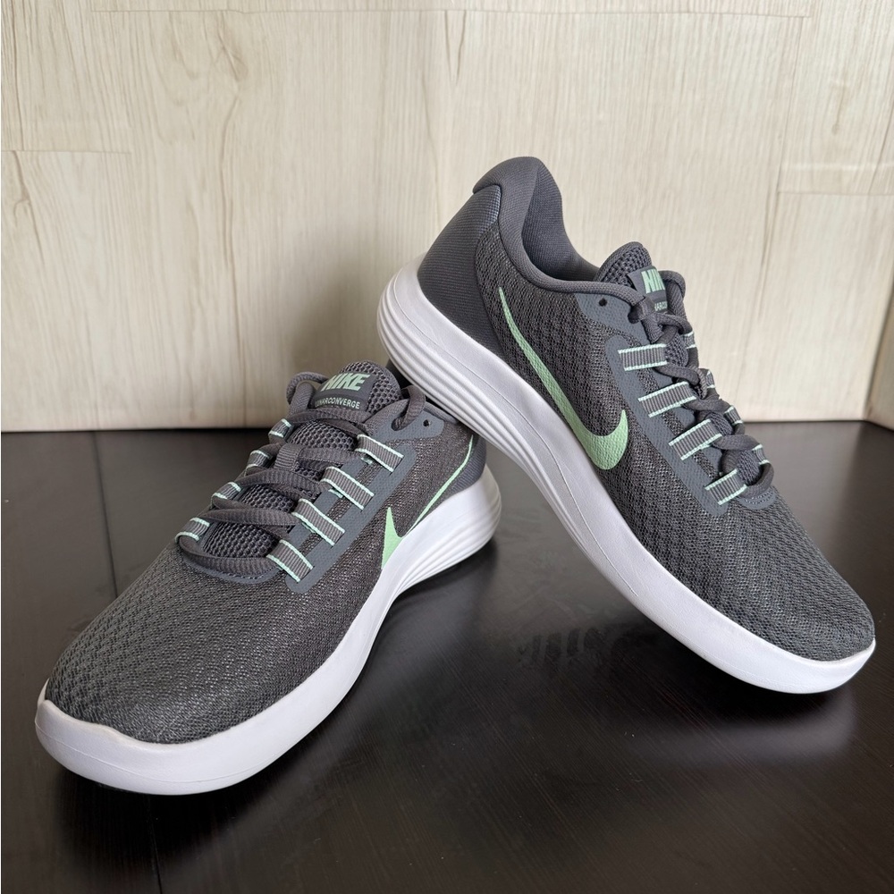 Nike LunarConverge Women’s Gray Mesh Fabric Sneakers Size 6.5 Excellent Like New